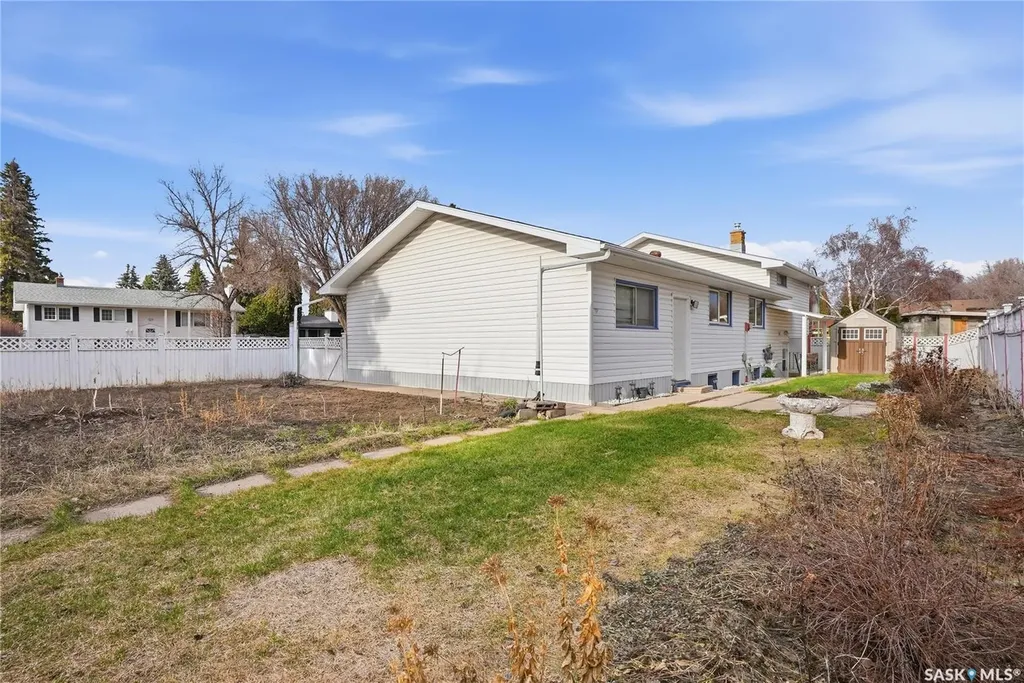 1044 East Centre Saskatoon SK S7J 3A3