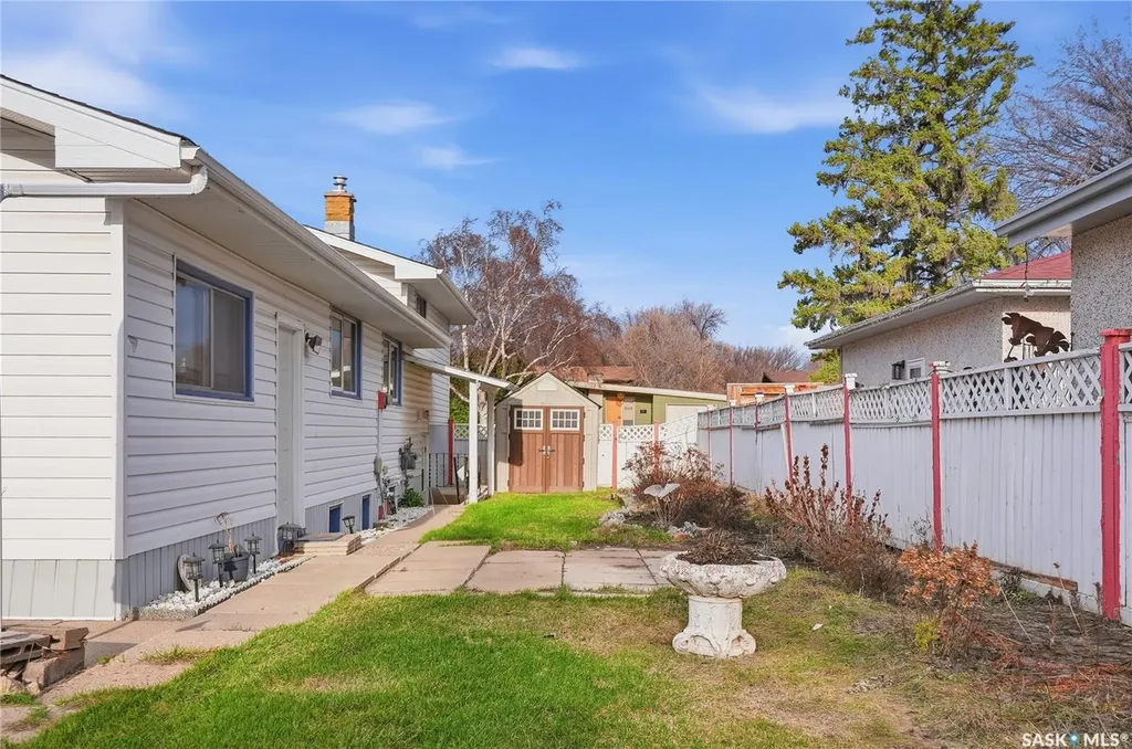 1044 East Centre Saskatoon SK S7J 3A3