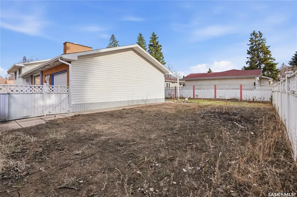1044 East Centre Saskatoon SK S7J 3A3