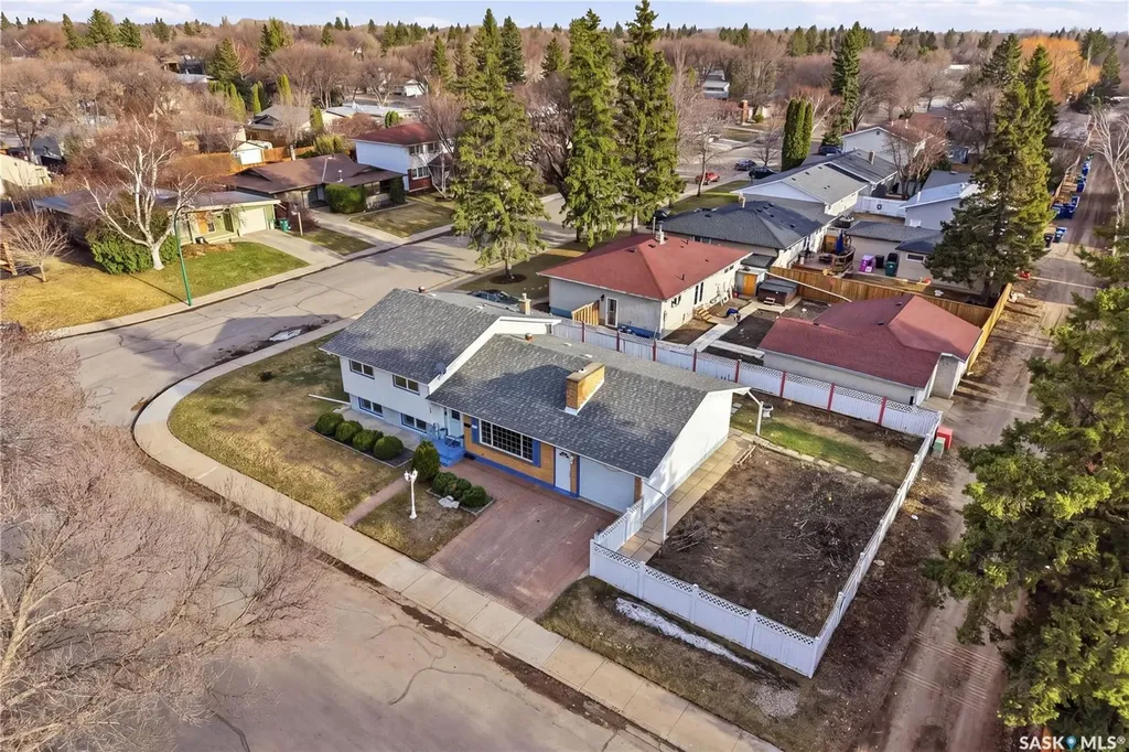 1044 East Centre Saskatoon SK S7J 3A3