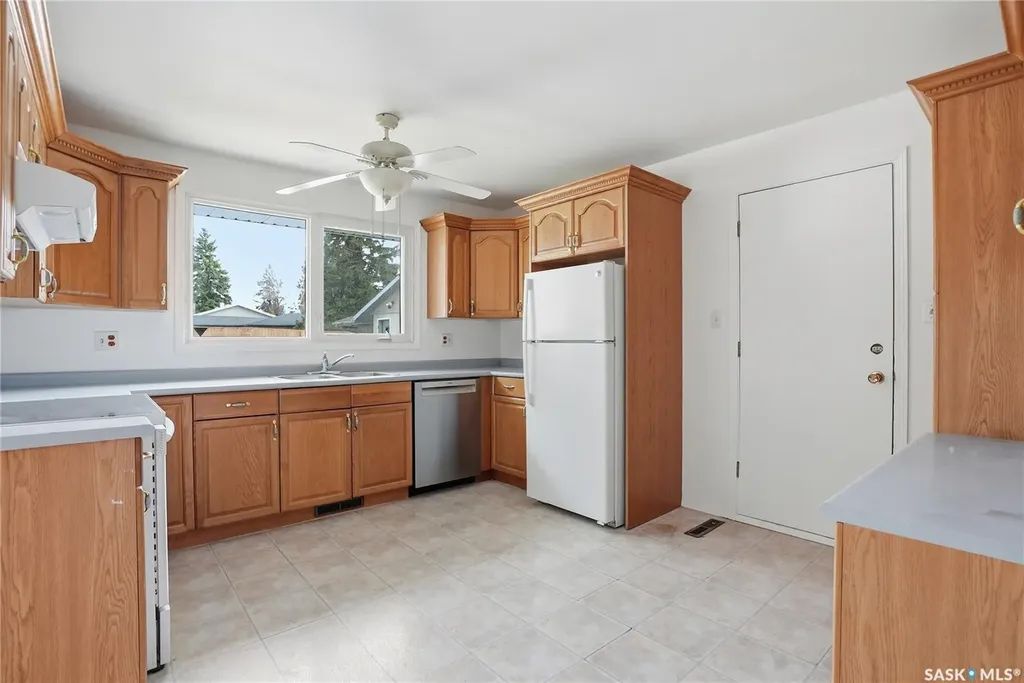 1044 East Centre Saskatoon SK S7J 3A3