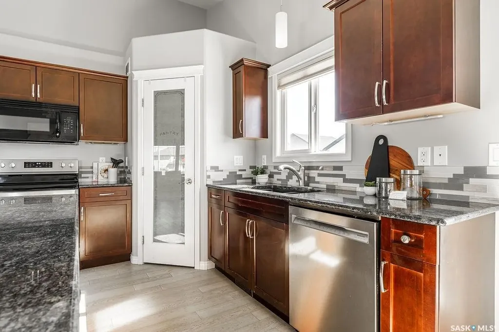 327 Roy Crescent Saskatoon SK S7W 0L1