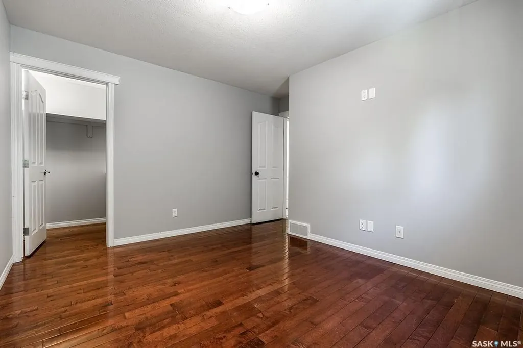 327 Roy Crescent Saskatoon SK S7W 0L1