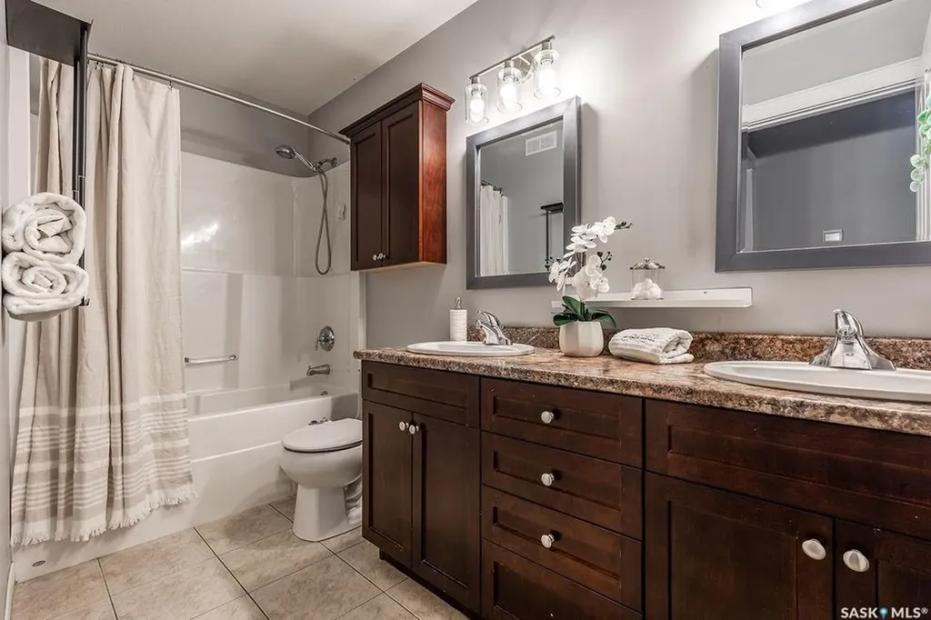 327 Roy Crescent Saskatoon SK S7W 0L1