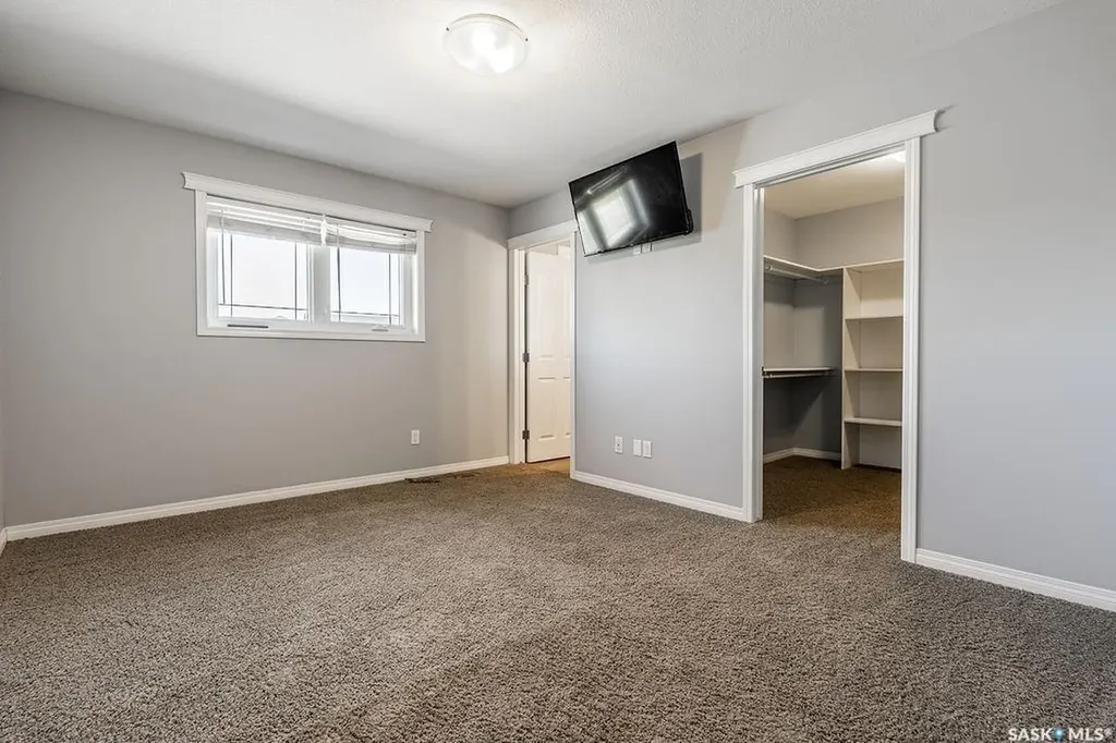 327 Roy Crescent Saskatoon SK S7W 0L1