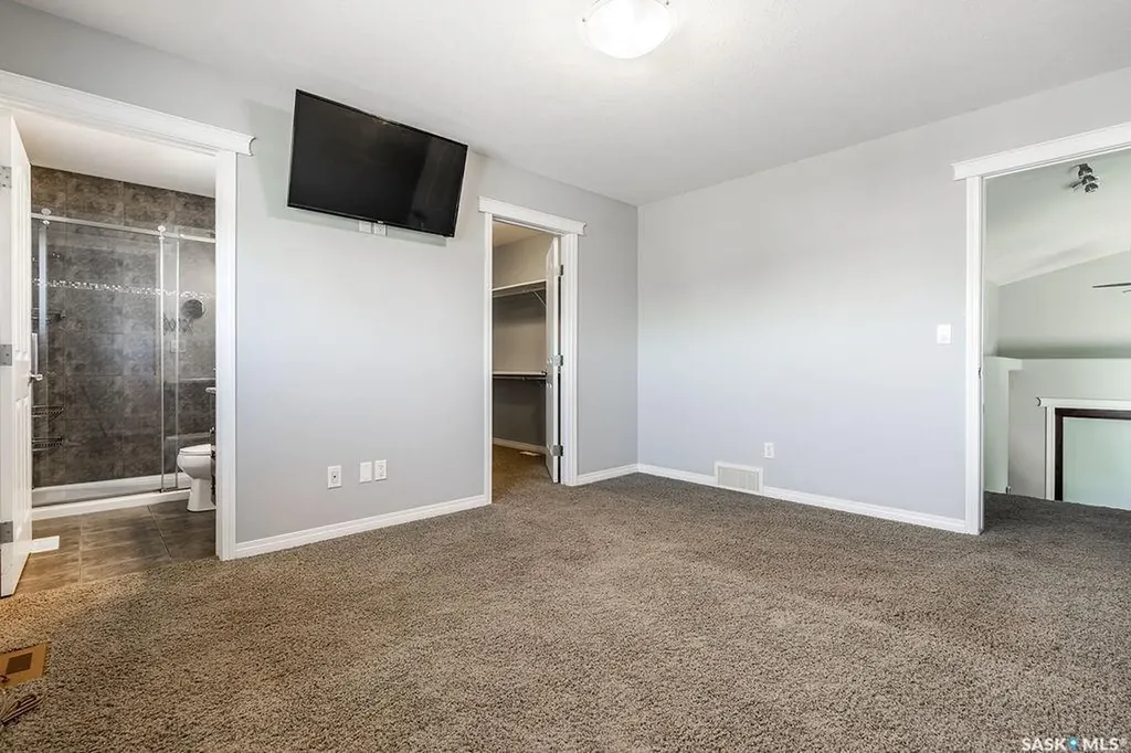 327 Roy Crescent Saskatoon SK S7W 0L1