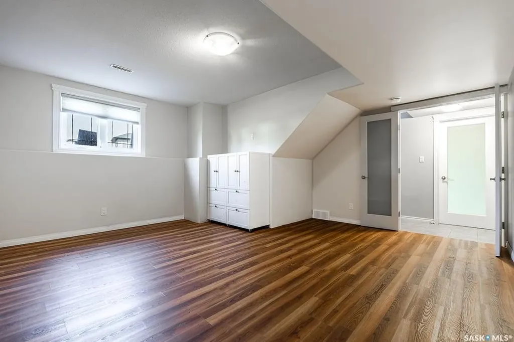 327 Roy Crescent Saskatoon SK S7W 0L1