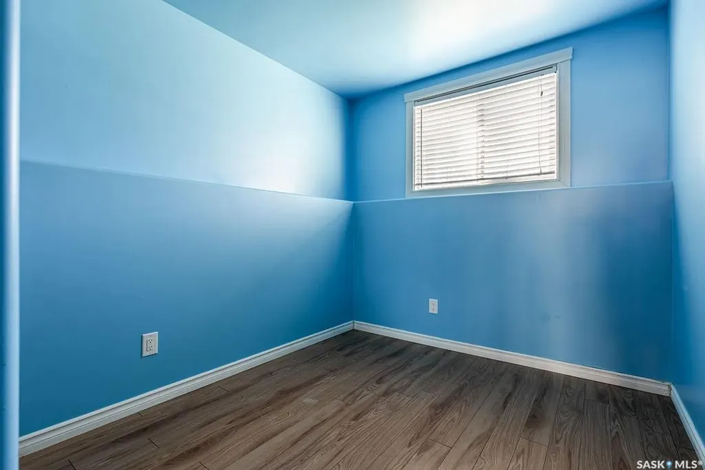 327 Roy Crescent Saskatoon SK S7W 0L1