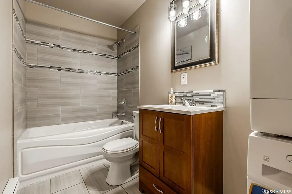 327 Roy Crescent Saskatoon SK S7W 0L1