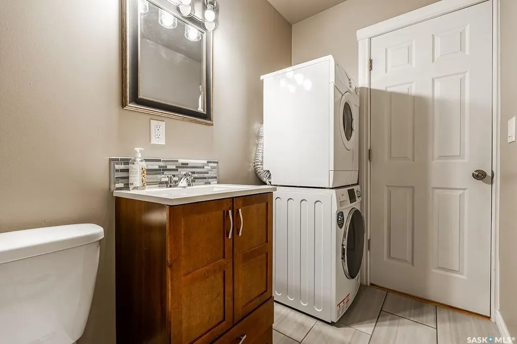 327 Roy Crescent Saskatoon SK S7W 0L1