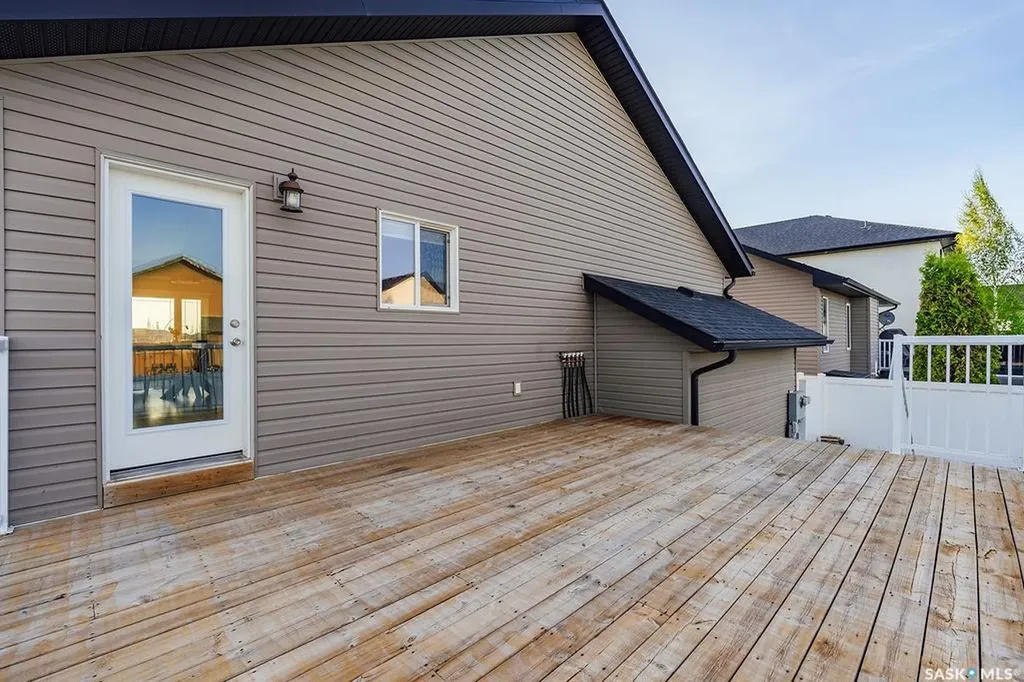 327 Roy Crescent Saskatoon SK S7W 0L1