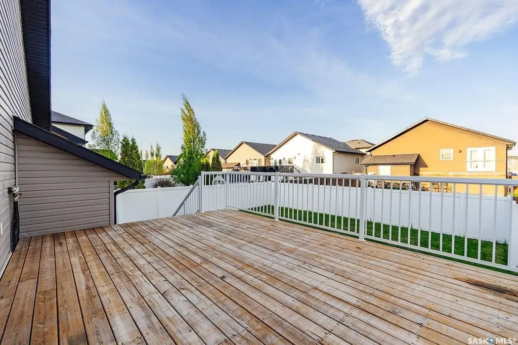 327 Roy Crescent Saskatoon SK S7W 0L1