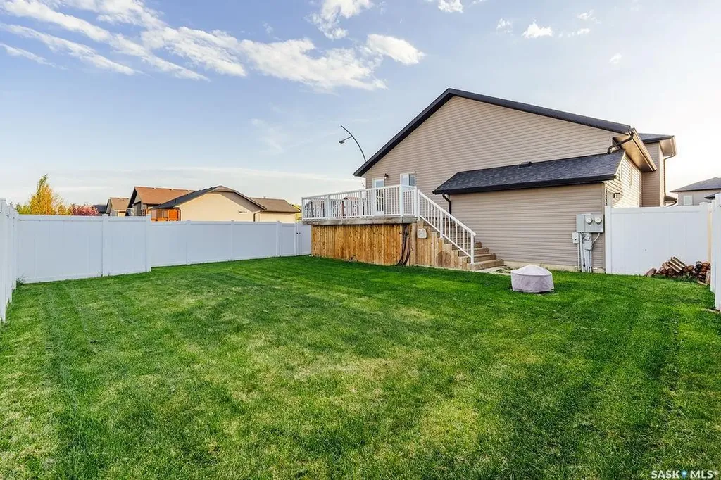327 Roy Crescent Saskatoon SK S7W 0L1