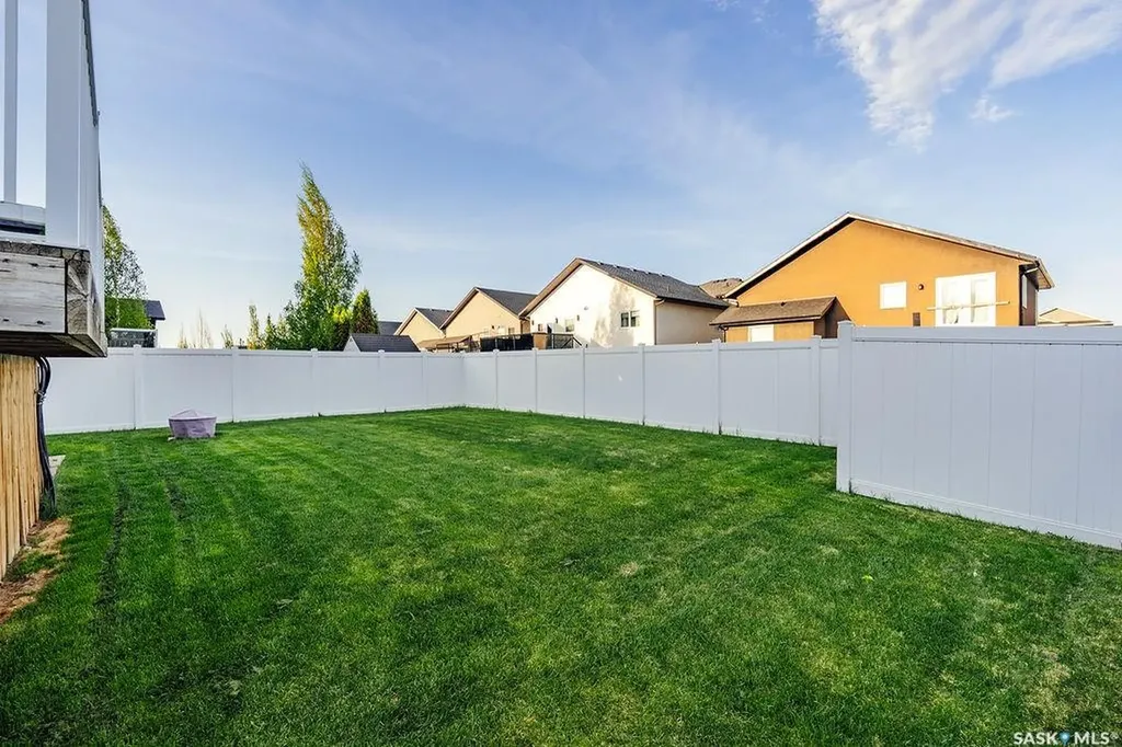 327 Roy Crescent Saskatoon SK S7W 0L1