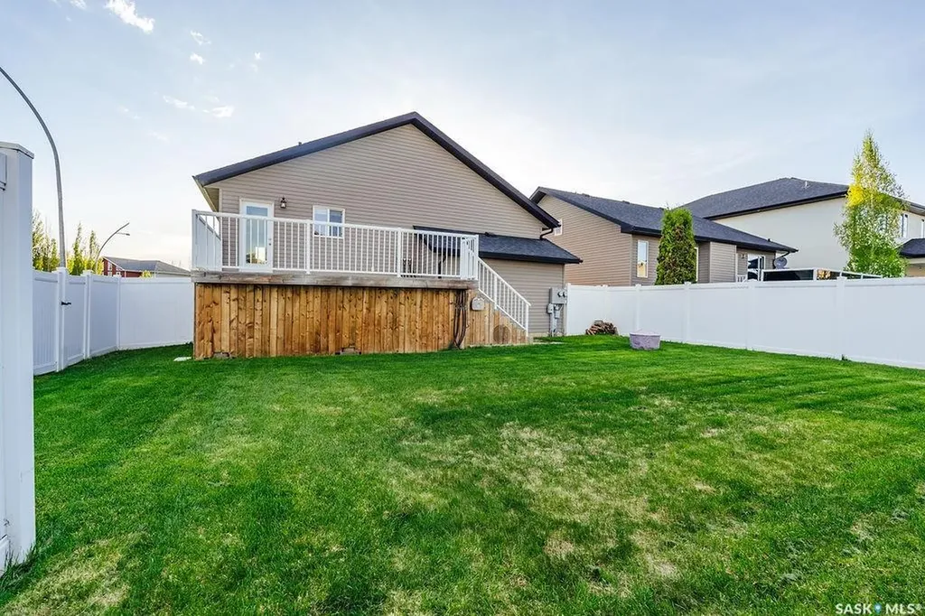 327 Roy Crescent Saskatoon SK S7W 0L1