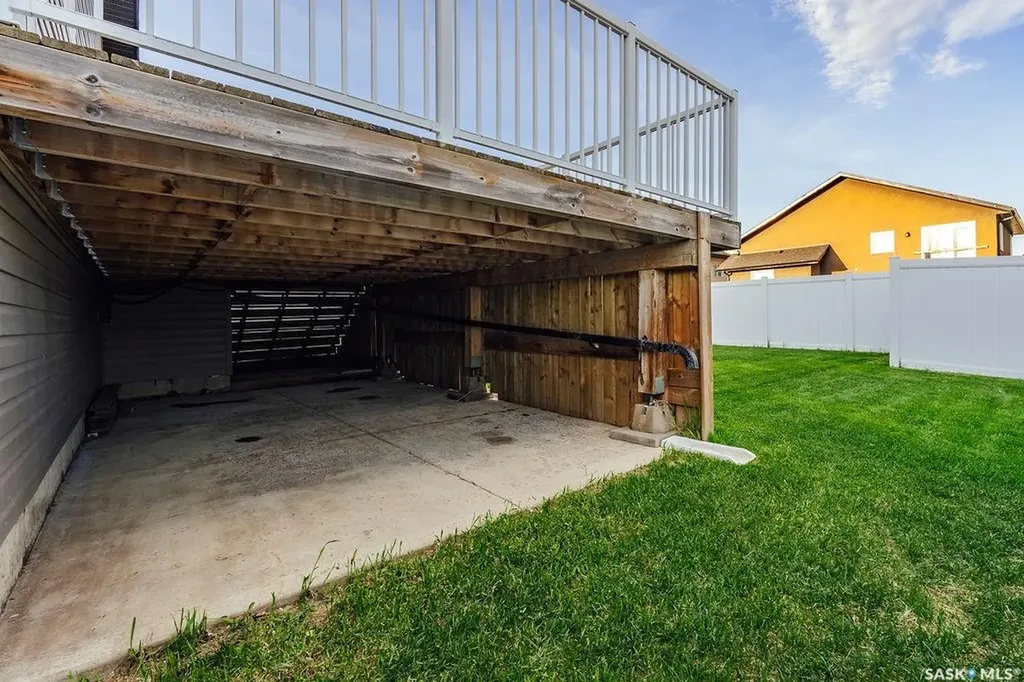 327 Roy Crescent Saskatoon SK S7W 0L1