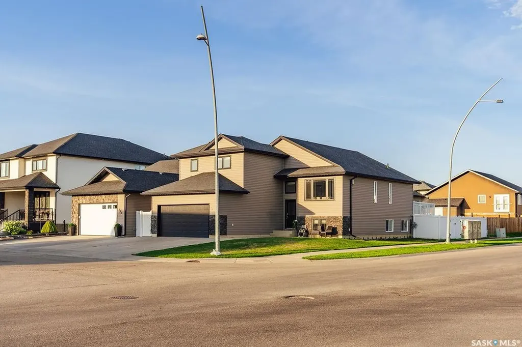 327 Roy Crescent Saskatoon SK S7W 0L1