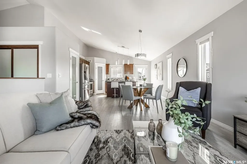 327 Roy Crescent Saskatoon SK S7W 0L1