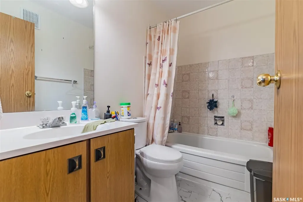 839 Kingsmere Boulevard Saskatoon SK S7J 4C4