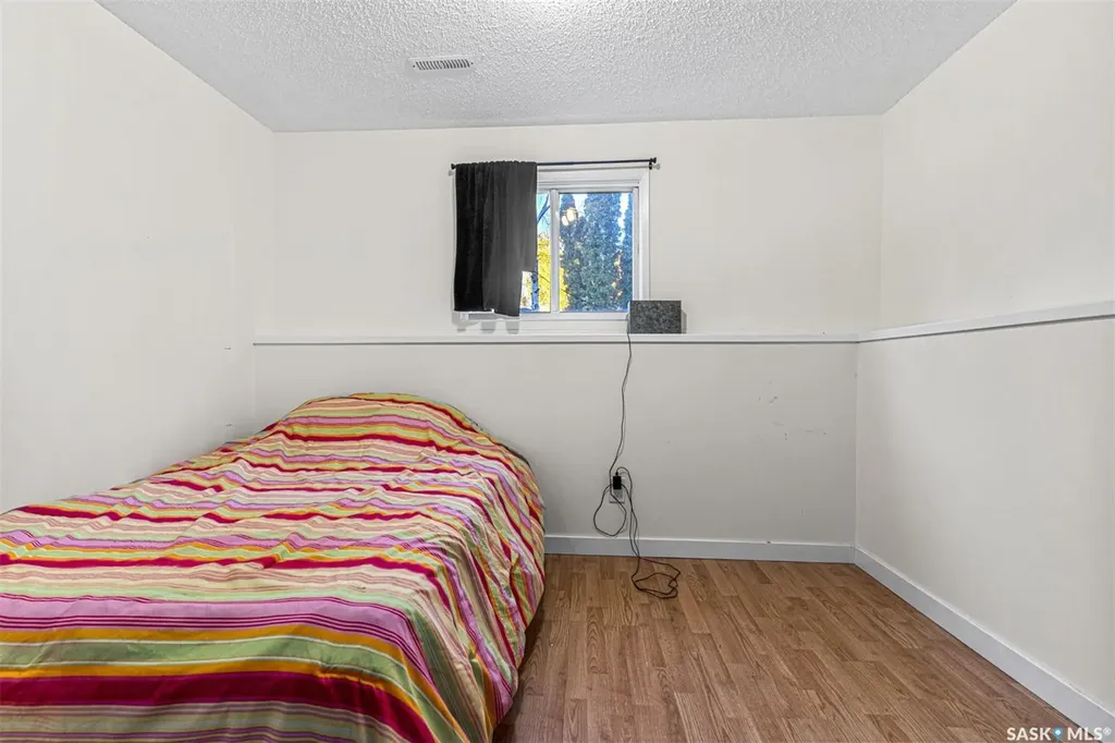 839 Kingsmere Boulevard Saskatoon SK S7J 4C4