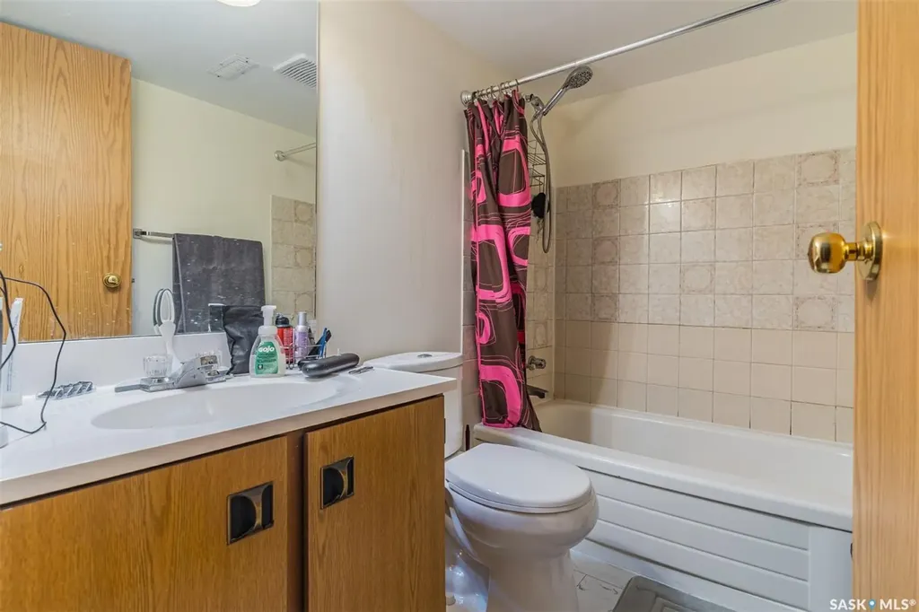 839 Kingsmere Boulevard Saskatoon SK S7J 4C4