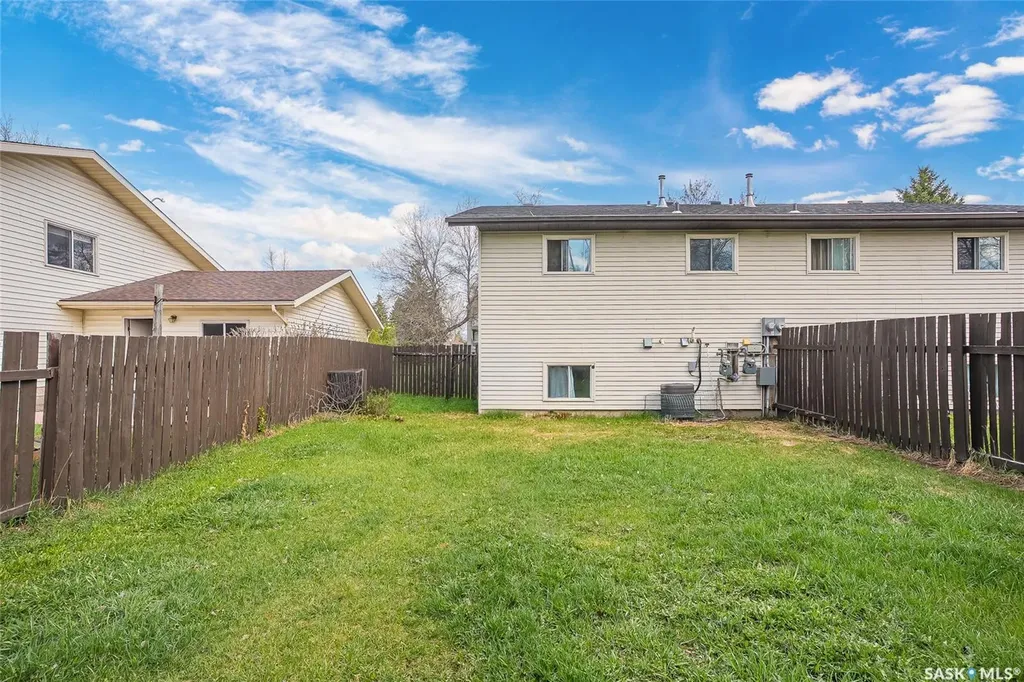 839 Kingsmere Boulevard Saskatoon SK S7J 4C4