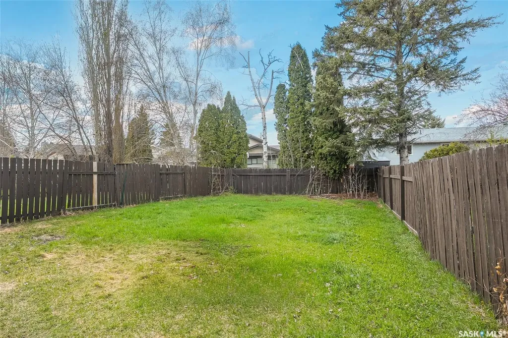 839 Kingsmere Boulevard Saskatoon SK S7J 4C4