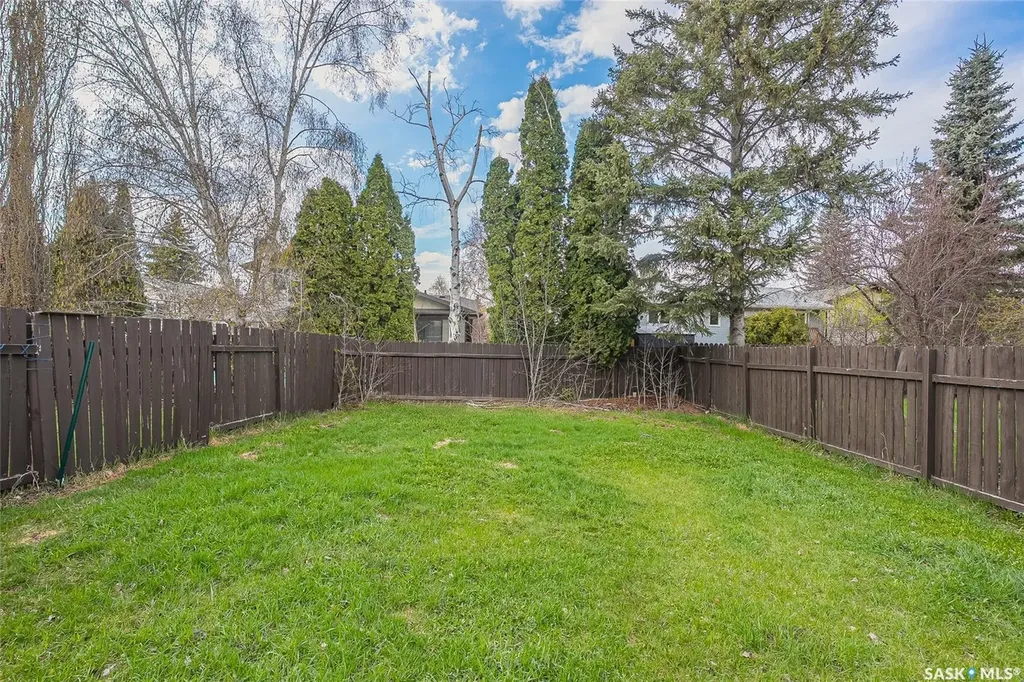 839 Kingsmere Boulevard Saskatoon SK S7J 4C4