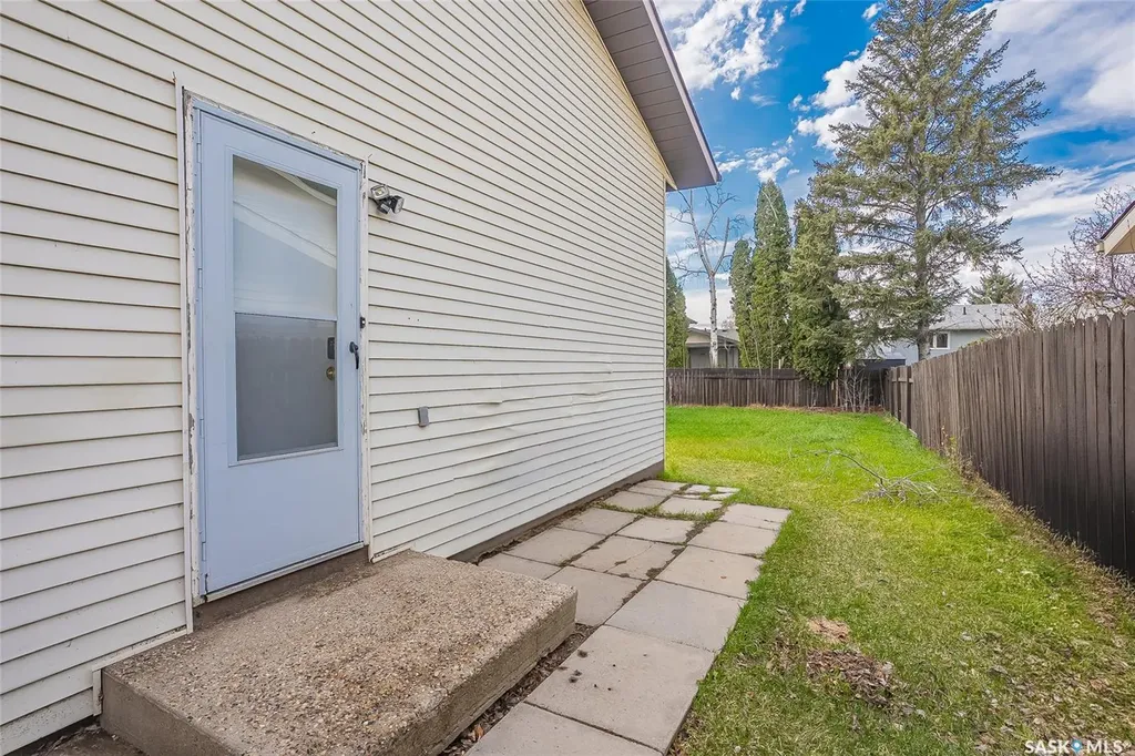 839 Kingsmere Boulevard Saskatoon SK S7J 4C4