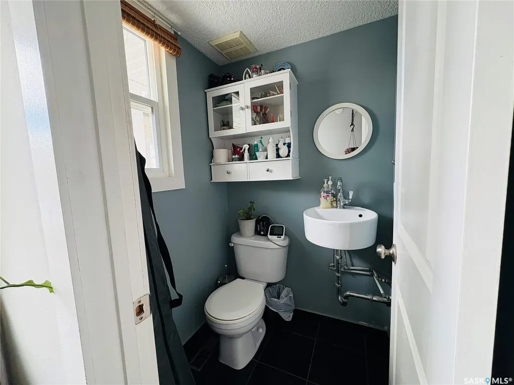 1230 Chaplin Street E Swift Current SK S9H 1K1