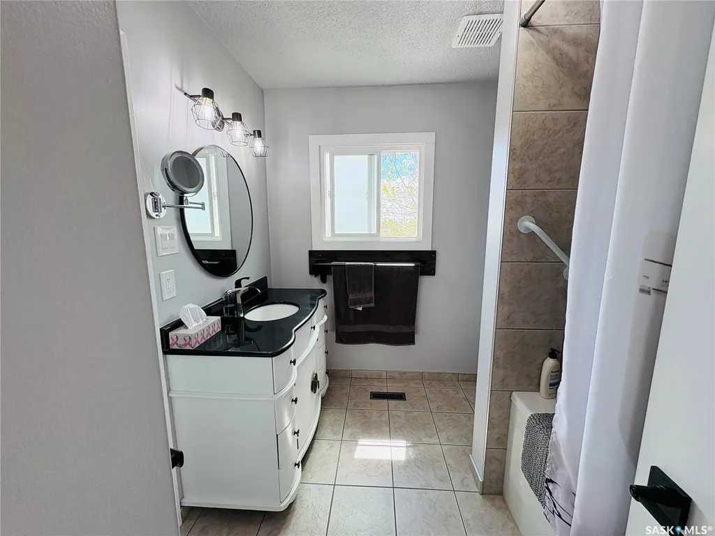 1230 Chaplin Street E Swift Current SK S9H 1K1