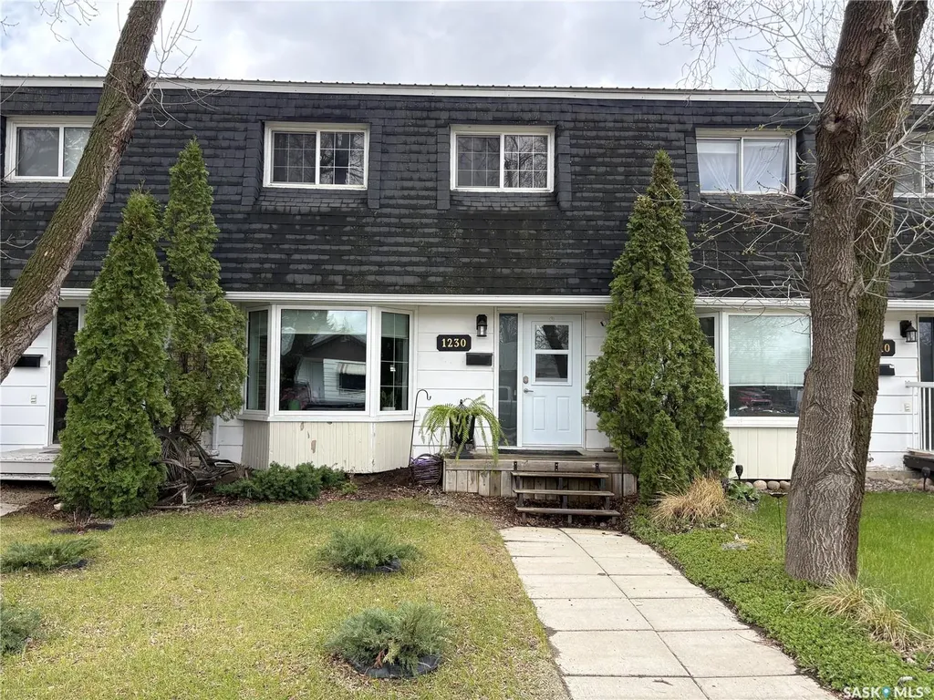 1230 Chaplin Street E Swift Current SK S9H 1K1