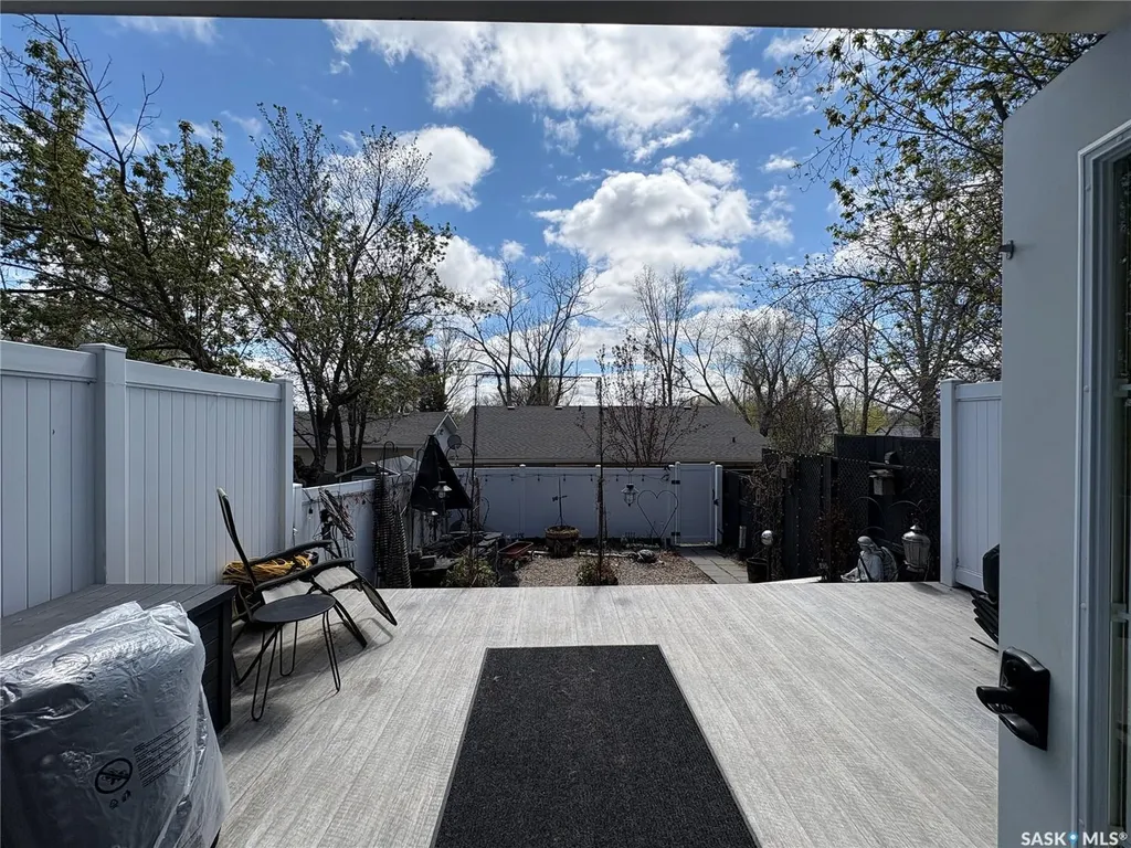 1230 Chaplin Street E Swift Current SK S9H 1K1