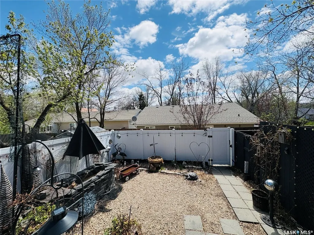 1230 Chaplin Street E Swift Current SK S9H 1K1