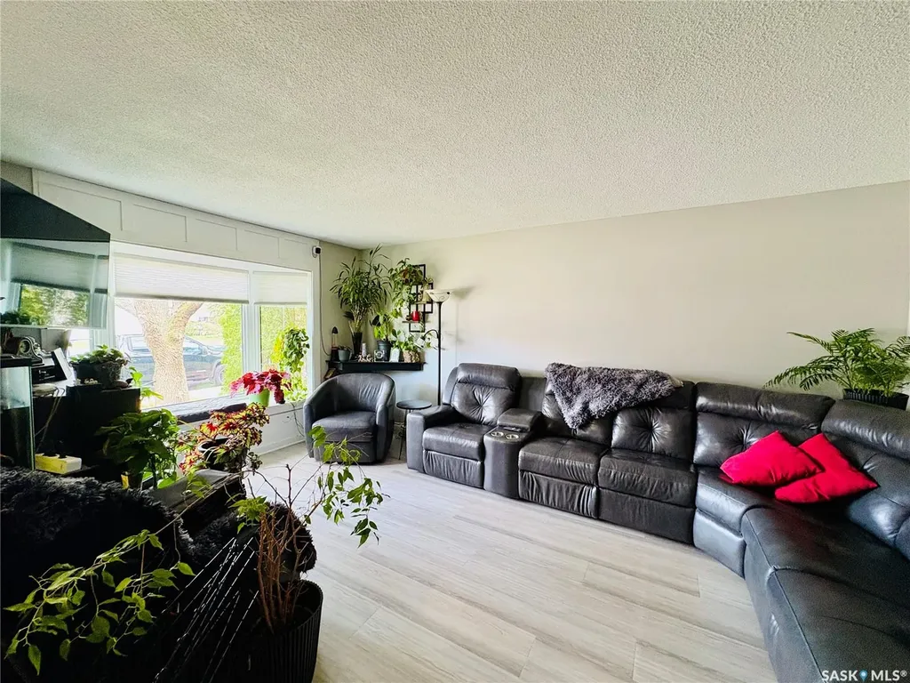 1230 Chaplin Street E Swift Current SK S9H 1K1