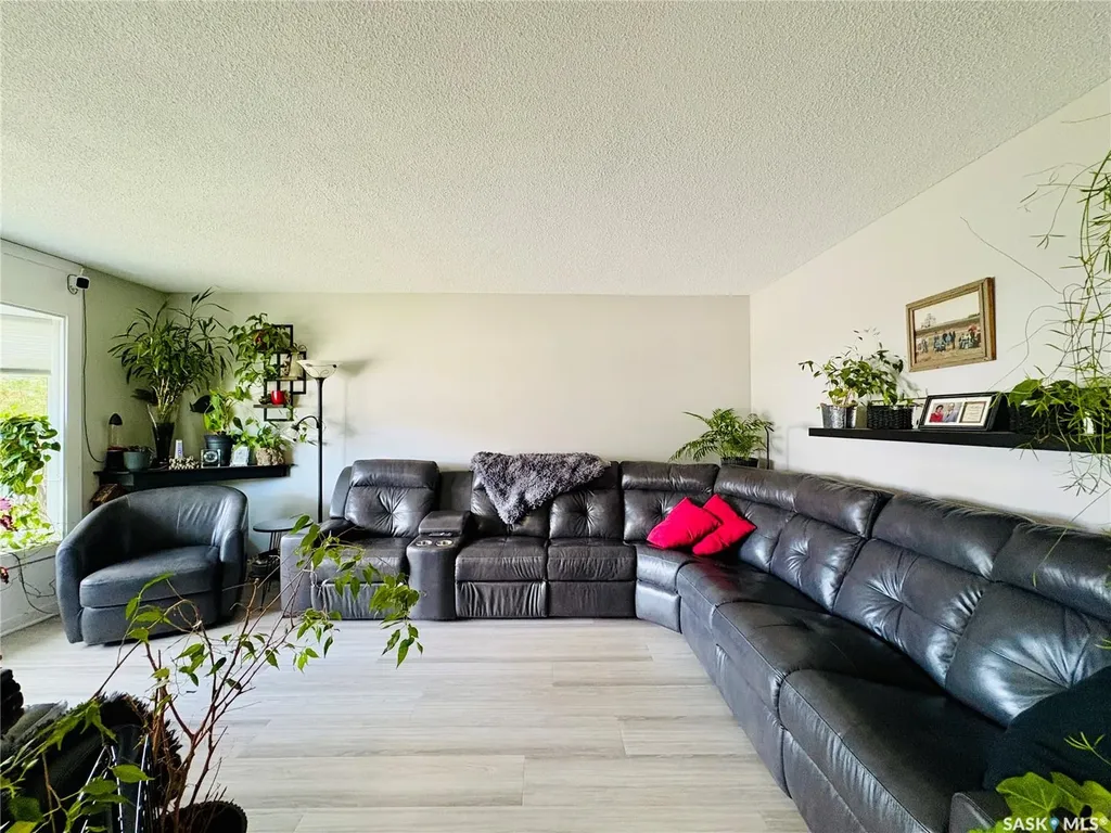 1230 Chaplin Street E Swift Current SK S9H 1K1