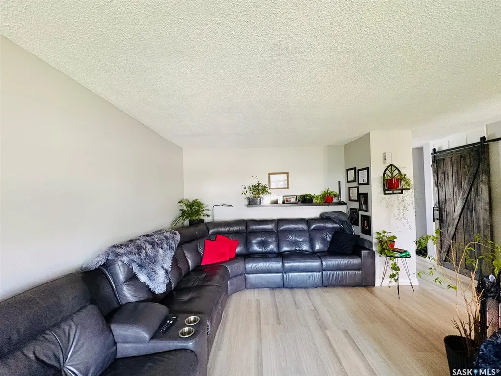 1230 Chaplin Street E Swift Current SK S9H 1K1