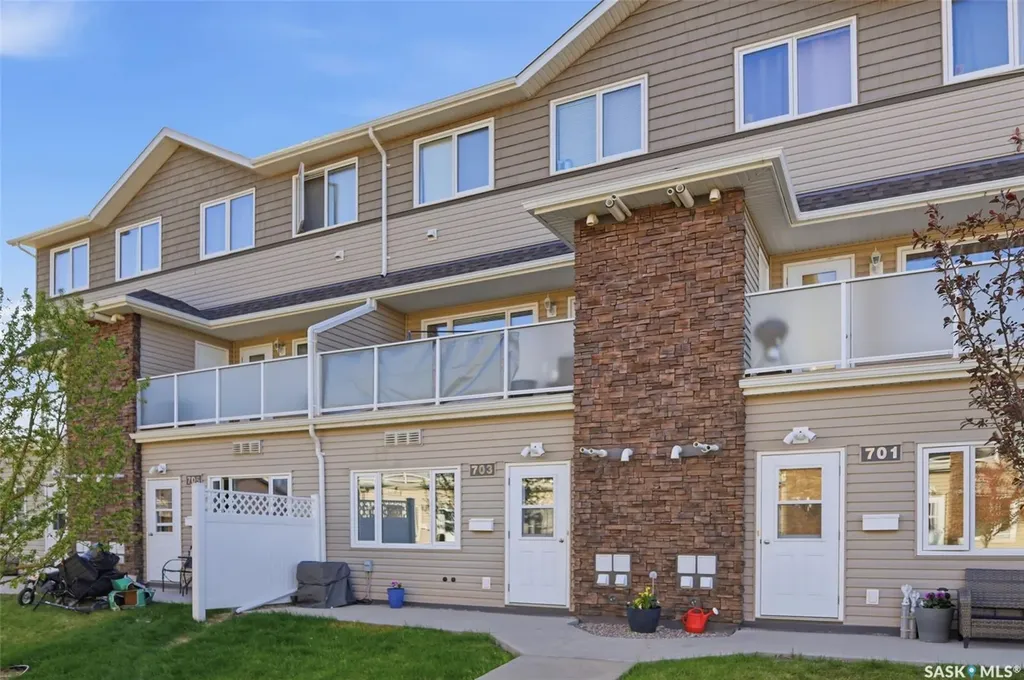1022 Hampton Circle Saskatoon SK S7R 0K3
