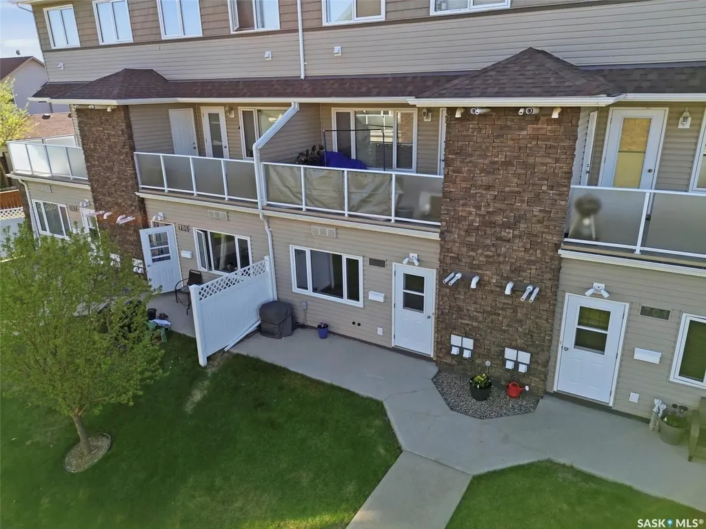 1022 Hampton Circle Saskatoon SK S7R 0K3