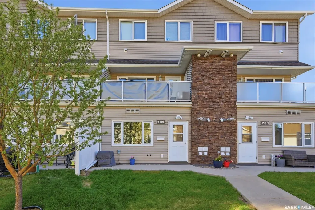 1022 Hampton Circle Saskatoon SK S7R 0K3