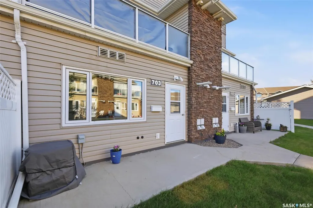 1022 Hampton Circle Saskatoon SK S7R 0K3