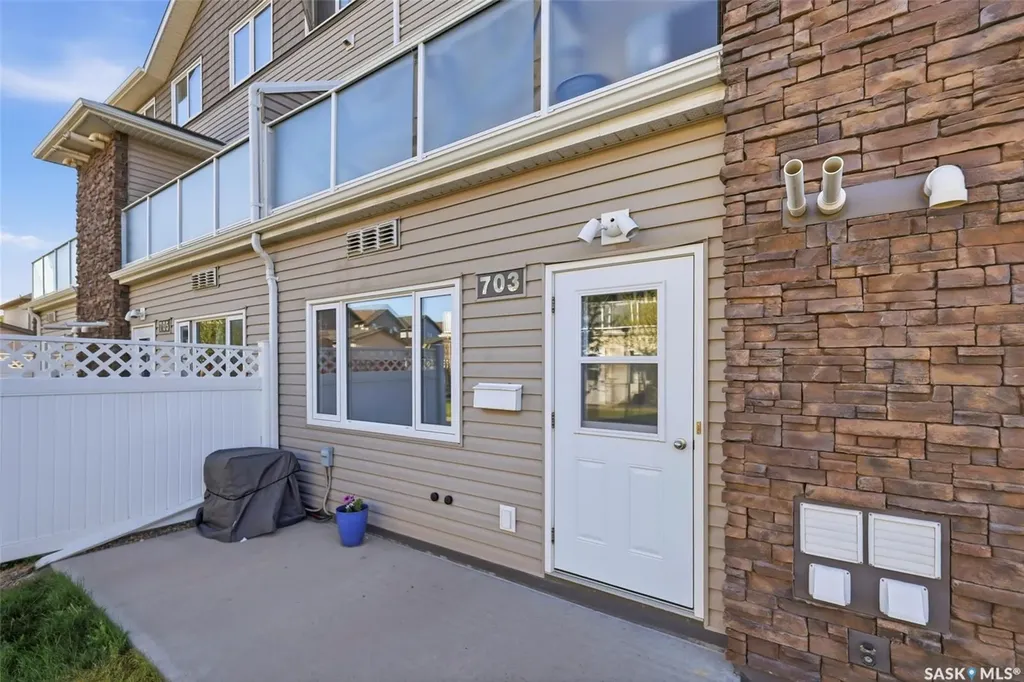 1022 Hampton Circle Saskatoon SK S7R 0K3