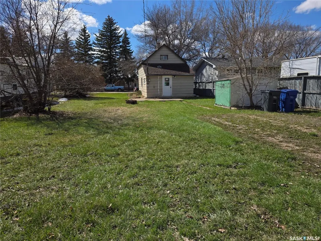 6371 Queens Avenue Gull Lake SK S0N 1A0