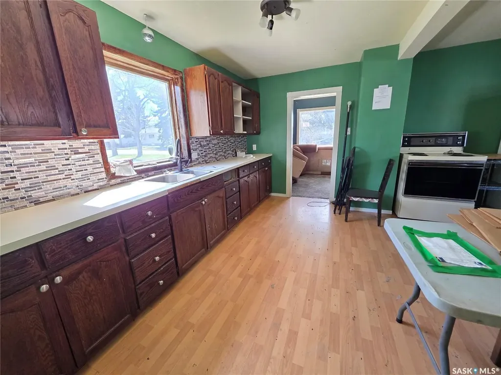 6371 Queens Avenue Gull Lake SK S0N 1A0