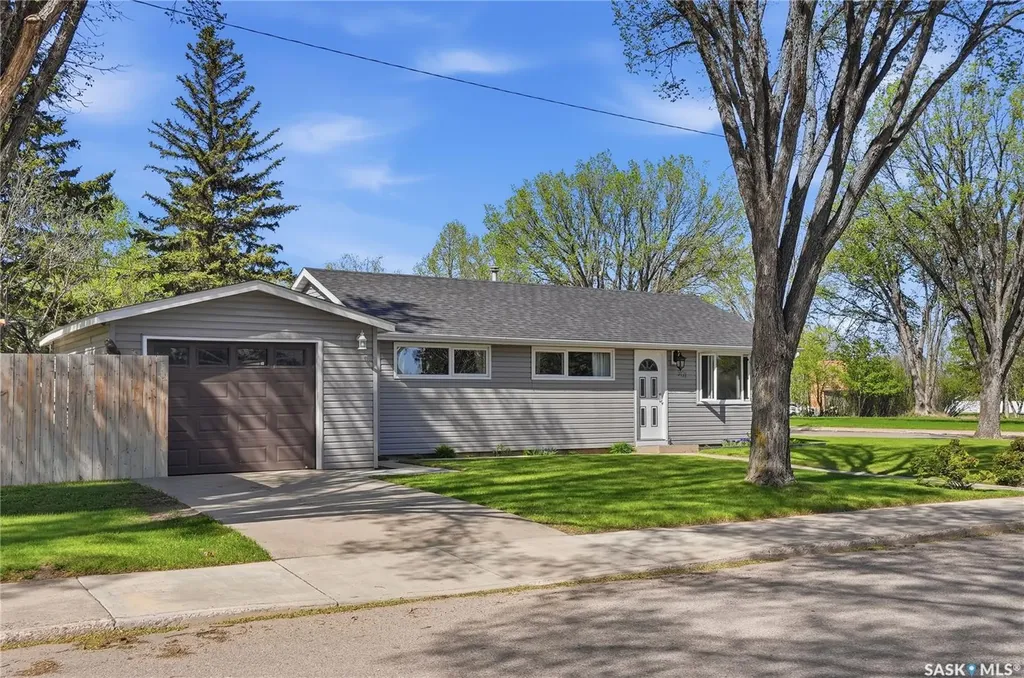 901 R Avenue N Saskatoon SK S7L 2Z4