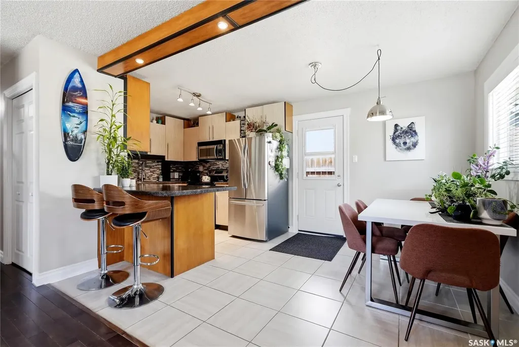 901 R Avenue N Saskatoon SK S7L 2Z4