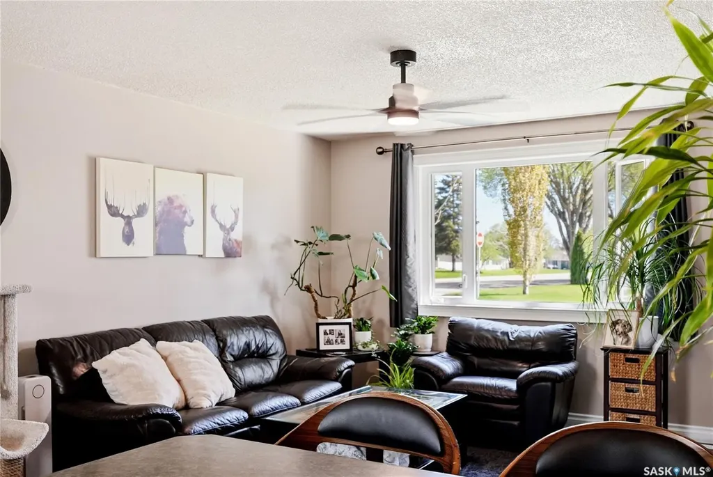901 R Avenue N Saskatoon SK S7L 2Z4