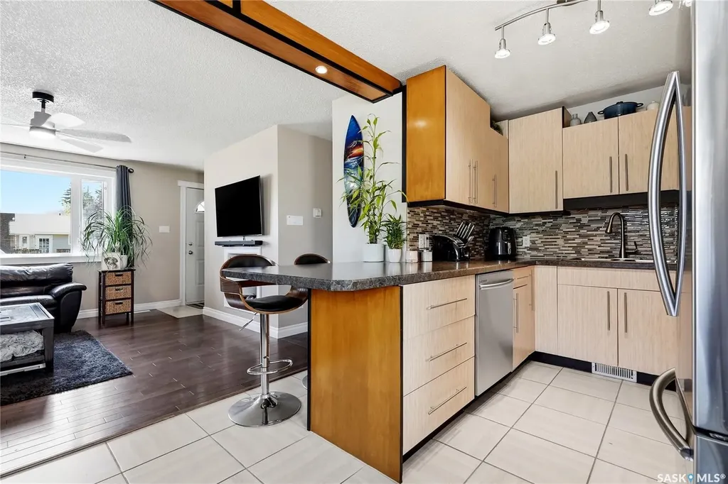 901 R Avenue N Saskatoon SK S7L 2Z4