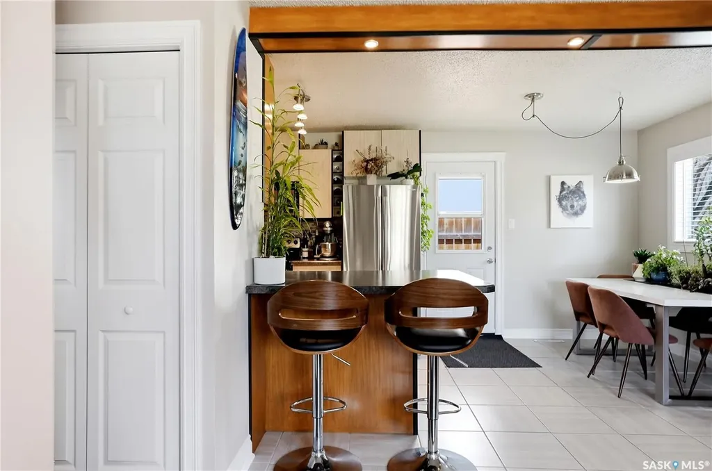 901 R Avenue N Saskatoon SK S7L 2Z4