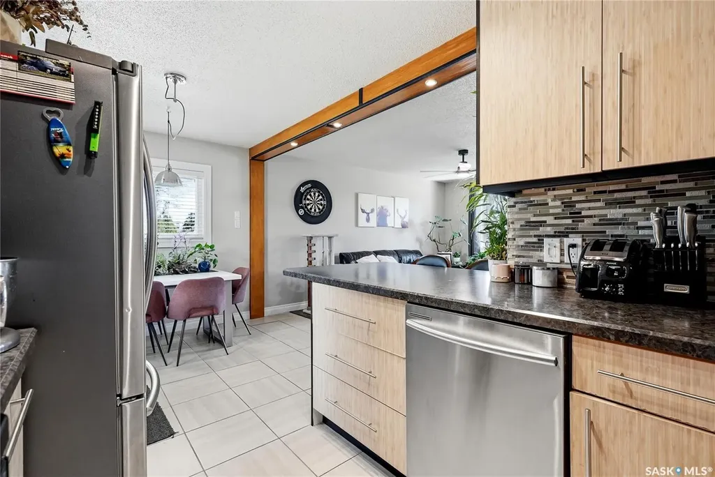 901 R Avenue N Saskatoon SK S7L 2Z4
